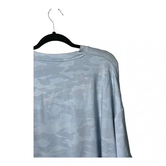 2040. MONO Bโ SHORT SLEEVE CROP TOP OVERSIZED BLUE CAMO IN COLOR SIZE 1X - Picture 7 of 9